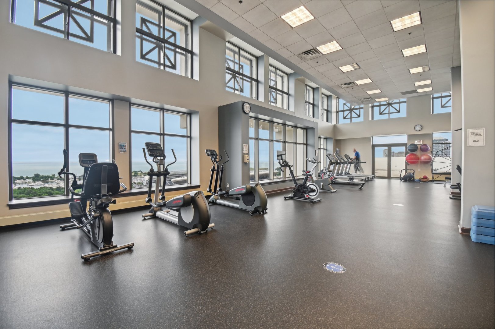 1335 South Prairie Avenue, Unit 2009 Chicago, IL 60605 - Photo 23 of 30 a view of a room with gym equipment
