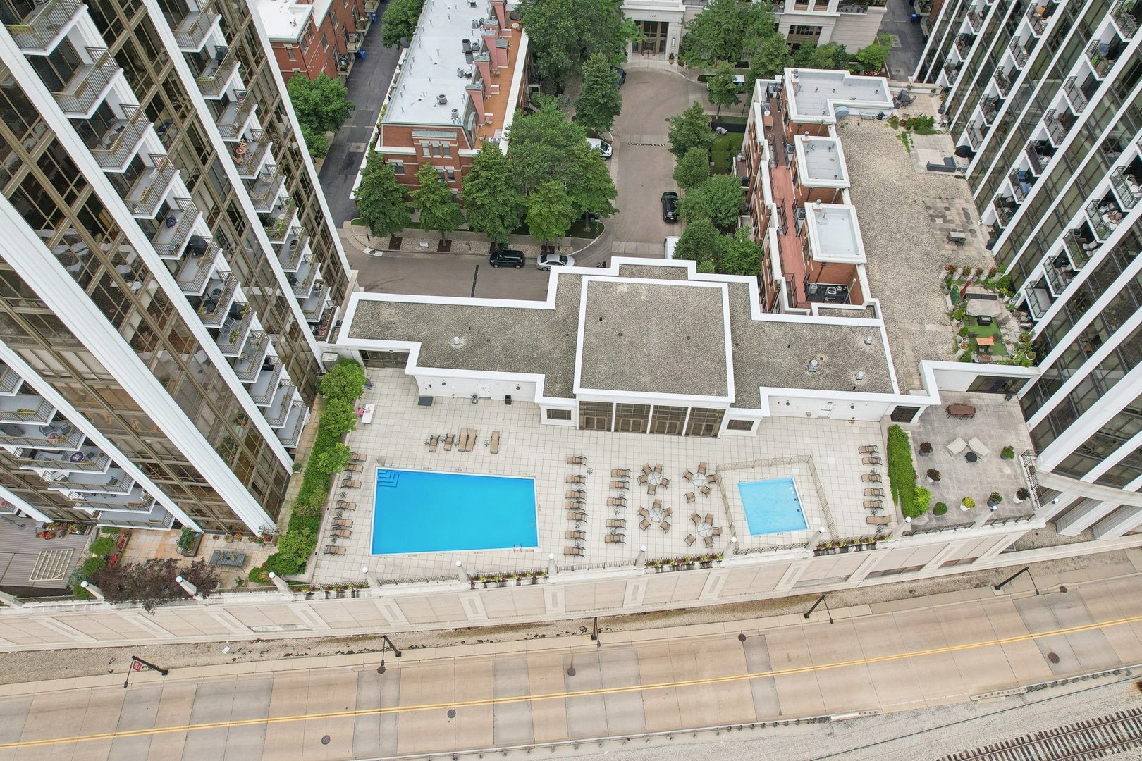 1335 South Prairie Avenue, Unit 2009 Chicago, IL 60605 - Photo 24 of 30 an aerial view of a house