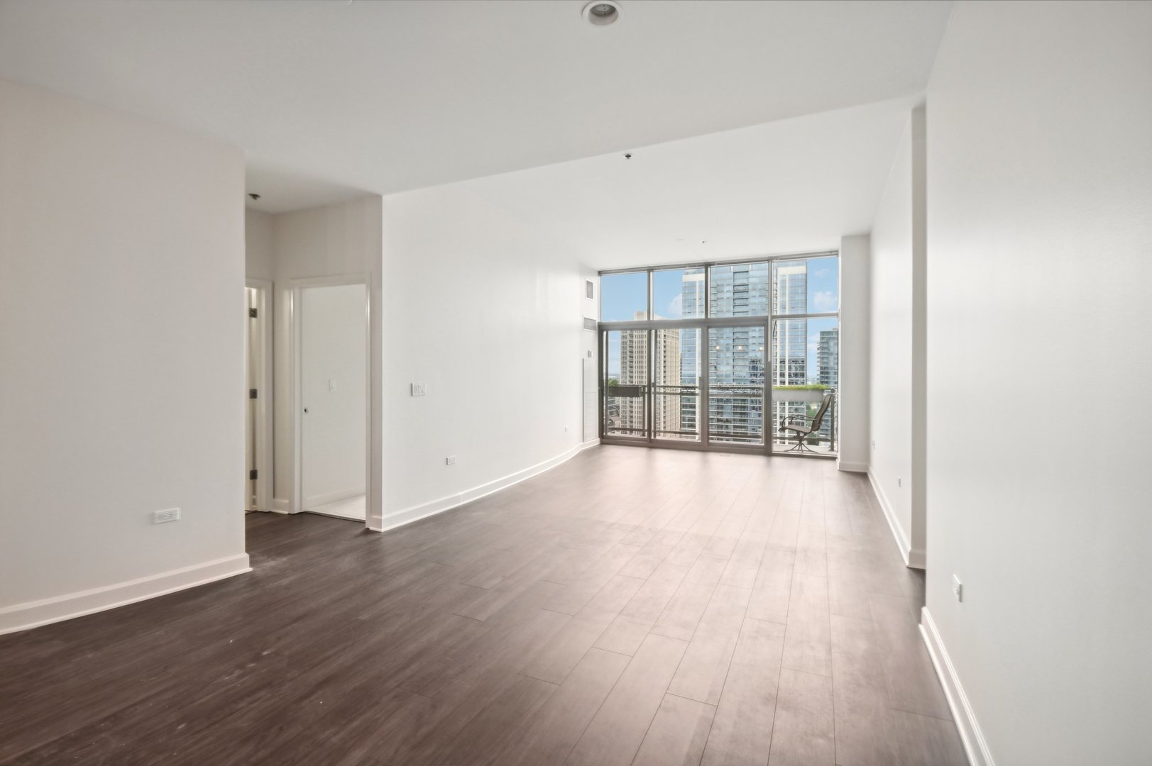 1335 South Prairie Avenue, Unit 2009 Chicago, IL 60605 - Photo 5 of 30 wooden floor in an empty room