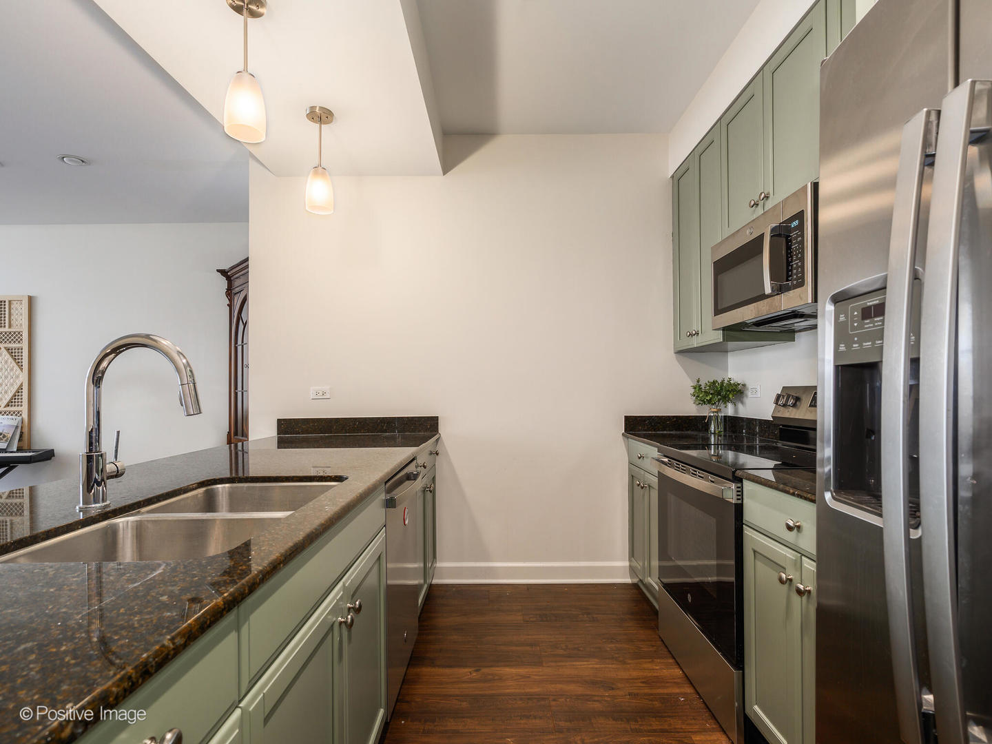 1335 South Prairie Avenue, Unit 2009 Chicago, IL 60605 - Photo 8 of 30 a kitchen with stainless steel appliances granite countertop a sink stove and refrigerator