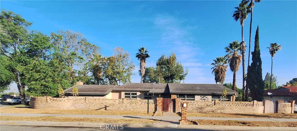 2327 Fairview Avenue Riverside, CA 92506 - Photo 1 of 30
