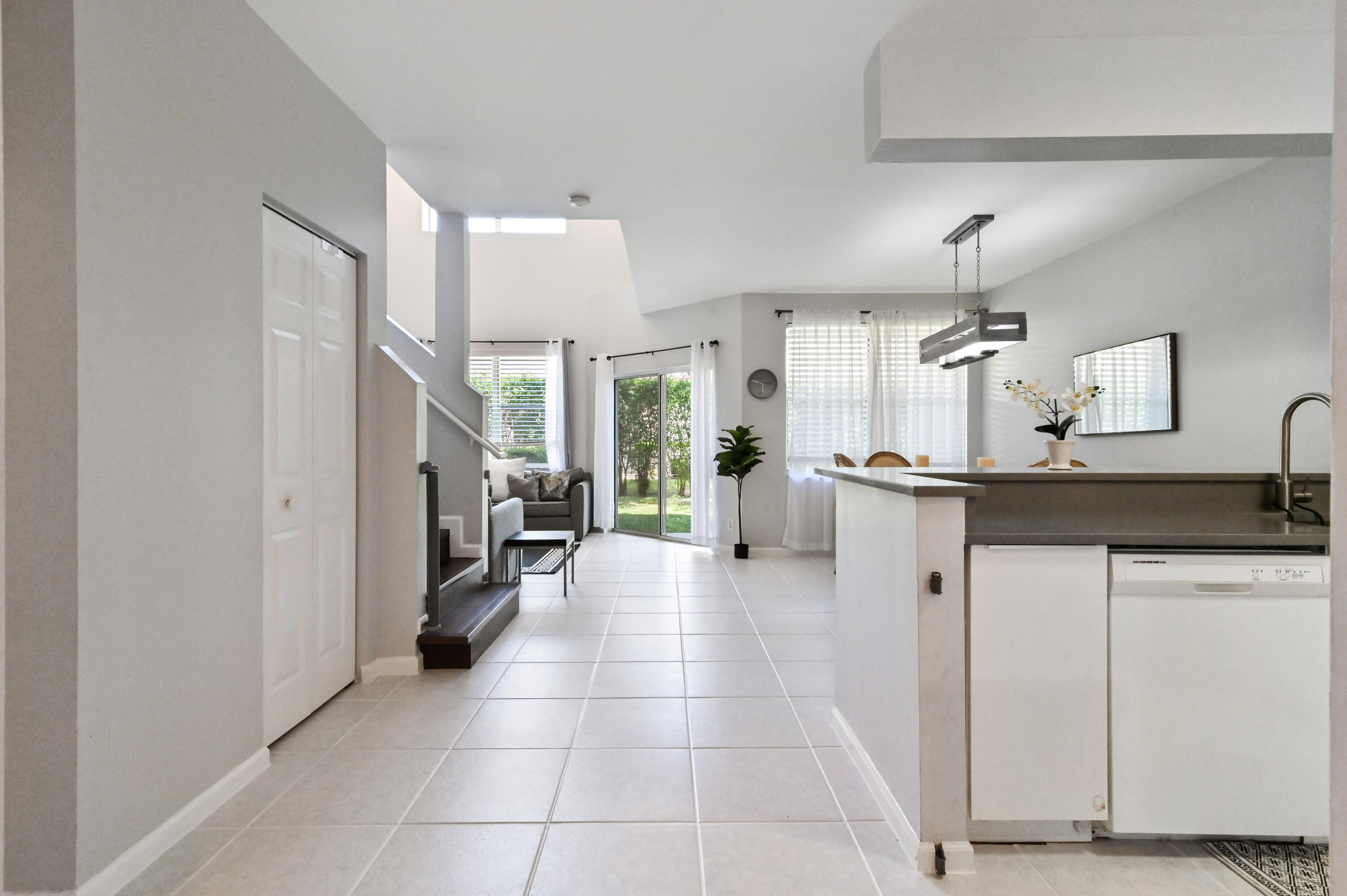 20950 Vía Jasmine, Unit 3 Boca Raton, FL 33428 - Photo 4 of 35 04 entry 02