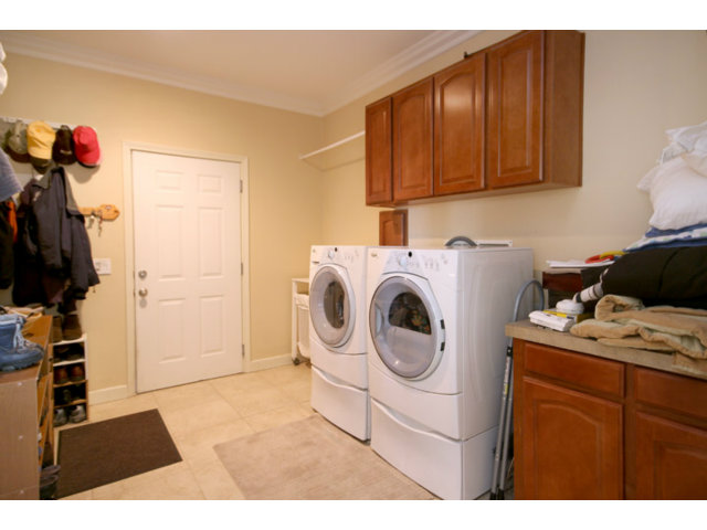 960 Smith Road Watsonville, CA 95076 - Photo 24 of 25 a utility room with dryer and washer