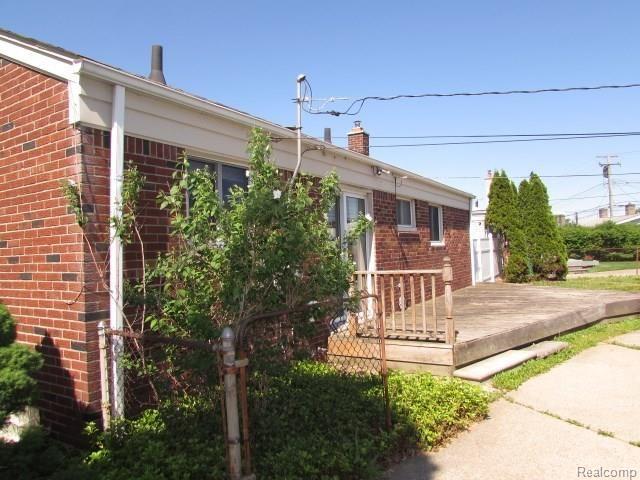 24924 Beck Avenue Eastpointe, MI 48021 - Photo 18 of 18 261-958747-back.jpg