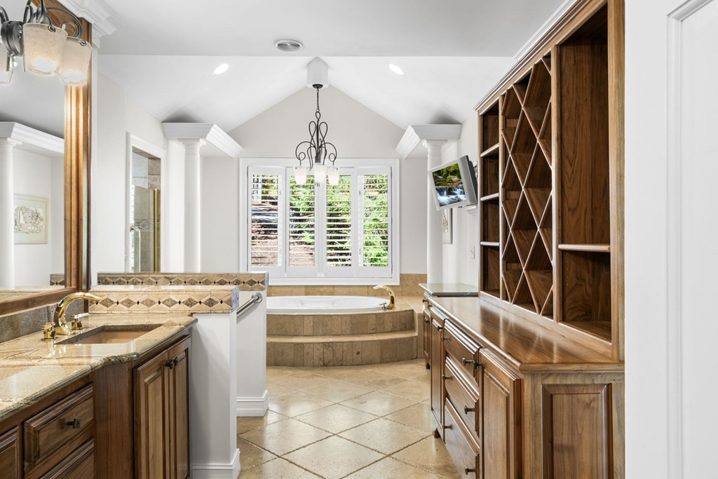 1370 Heathers Cove Circle Hiawassee, GA 30546 - Photo 29 of 99 a spacious bathroom with a sink a large mirror and a bathtub