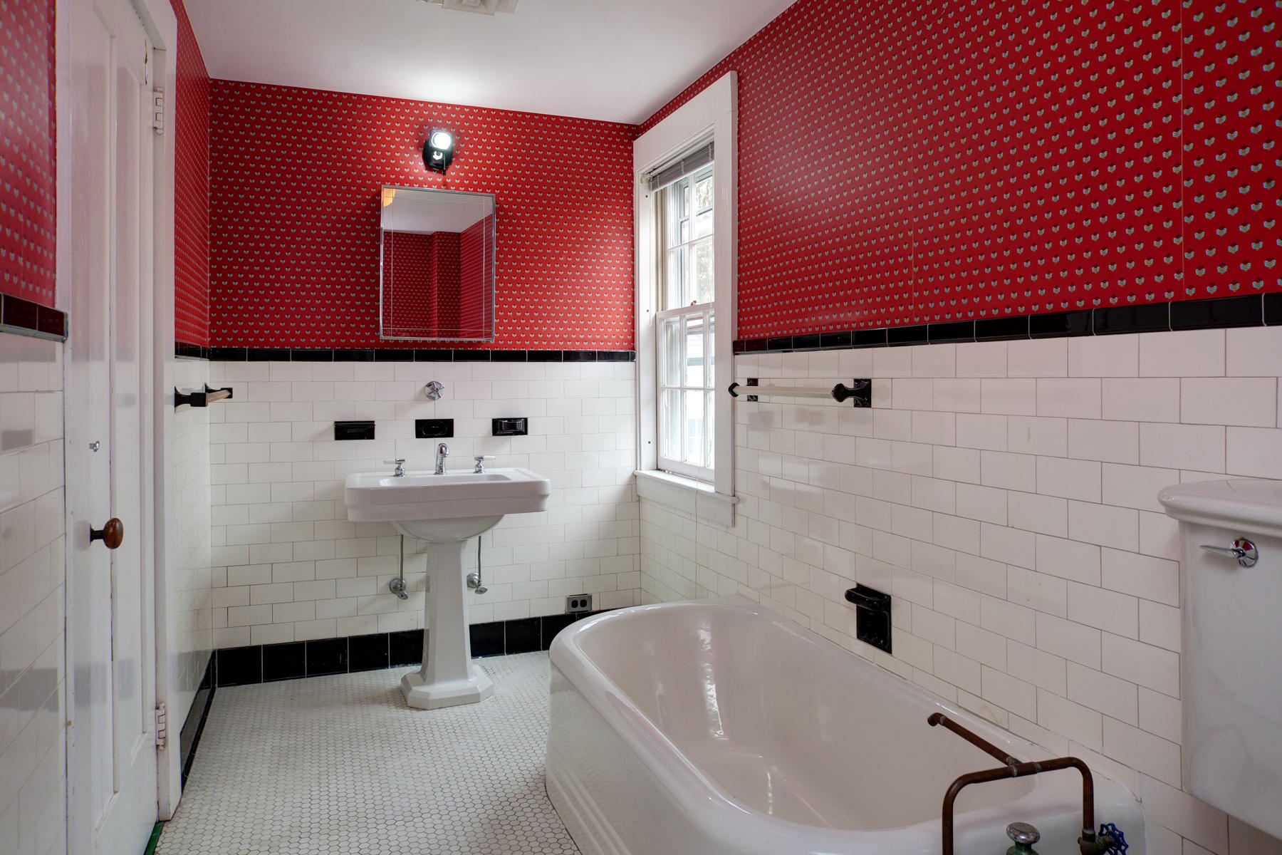 463 Main Street Centerville, MA 02632 - Photo 33 of 36 a bathroom with a sink and a bathtub
