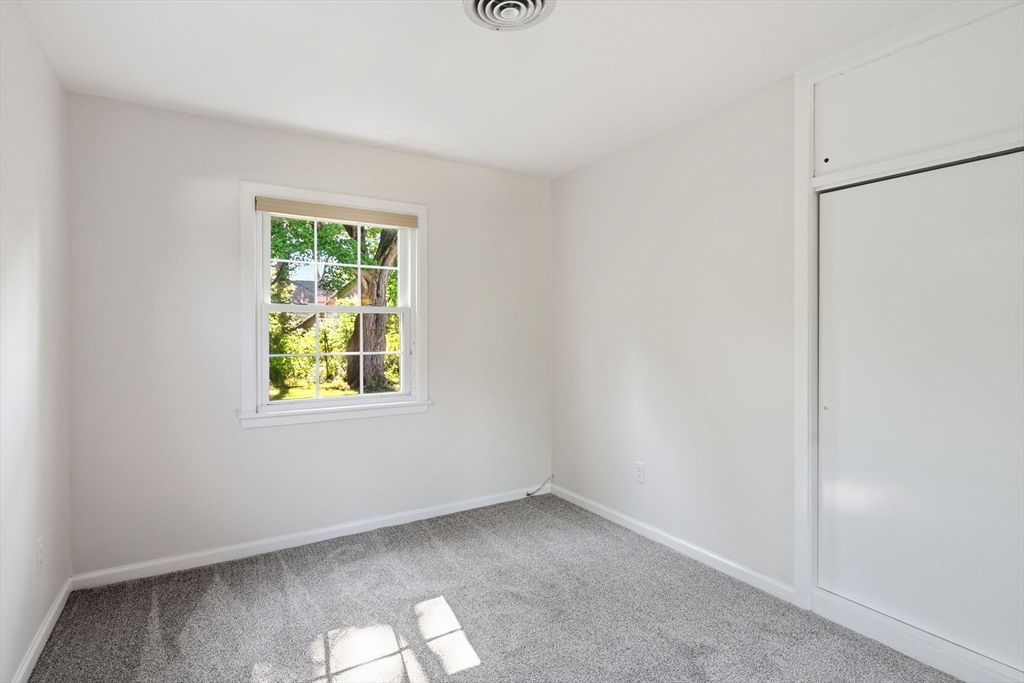 291 Old Farm Road Springfield, MA 01119 - Photo 10 of 34