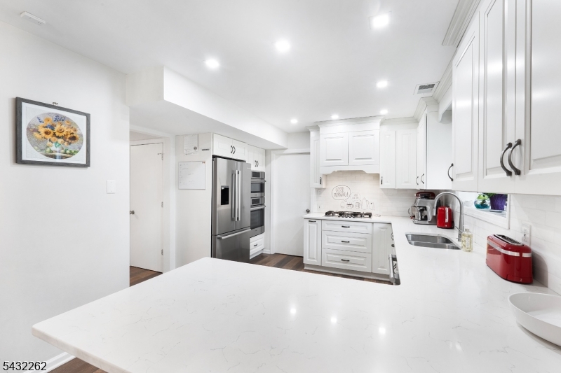 36 Gates Road Somerset, NJ 08873 - Photo 7 of 28