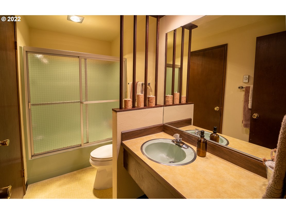 114 Treehill Loop Eugene, OR 97405 - Photo 15 of 28 Gallery Image 15