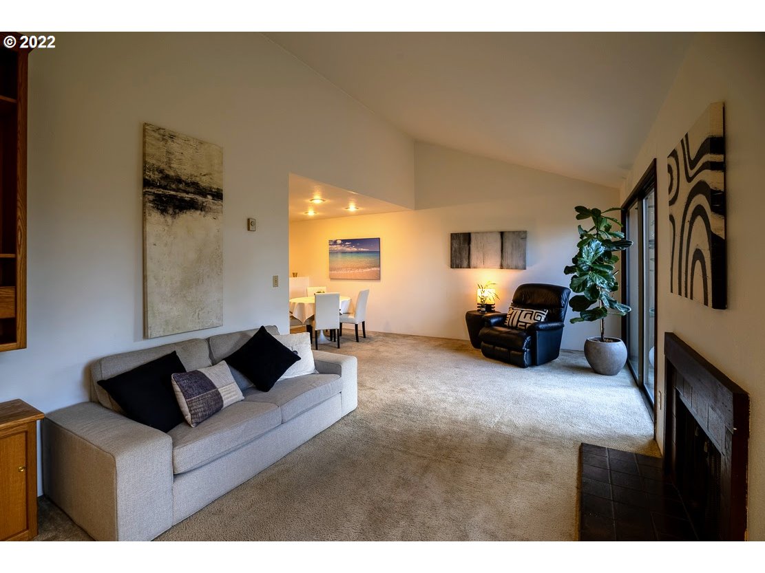 114 Treehill Loop Eugene, OR 97405 - Photo 3 of 28 Gallery Image 3