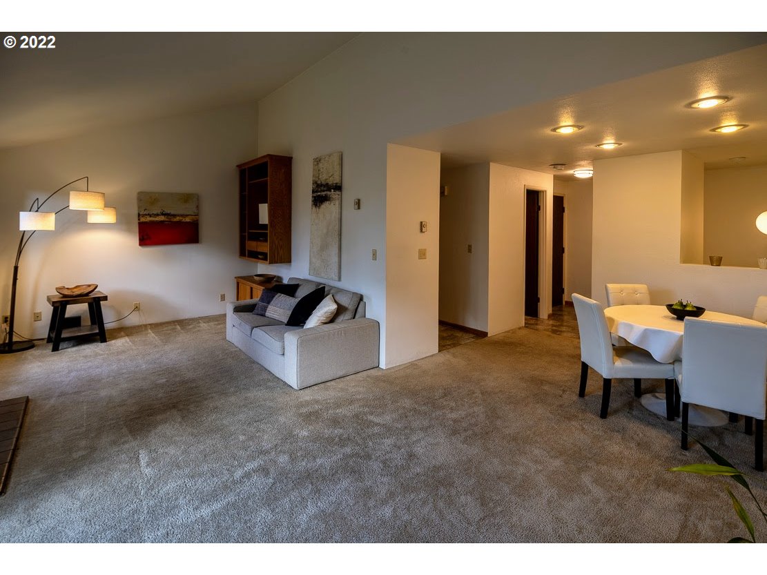 114 Treehill Loop Eugene, OR 97405 - Photo 4 of 28 Gallery Image 4