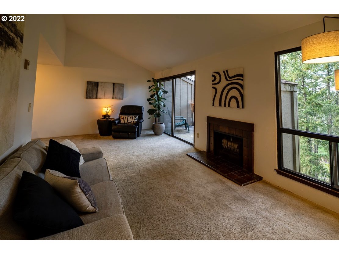 114 Treehill Loop Eugene, OR 97405 - Photo 5 of 28 Gallery Image 5