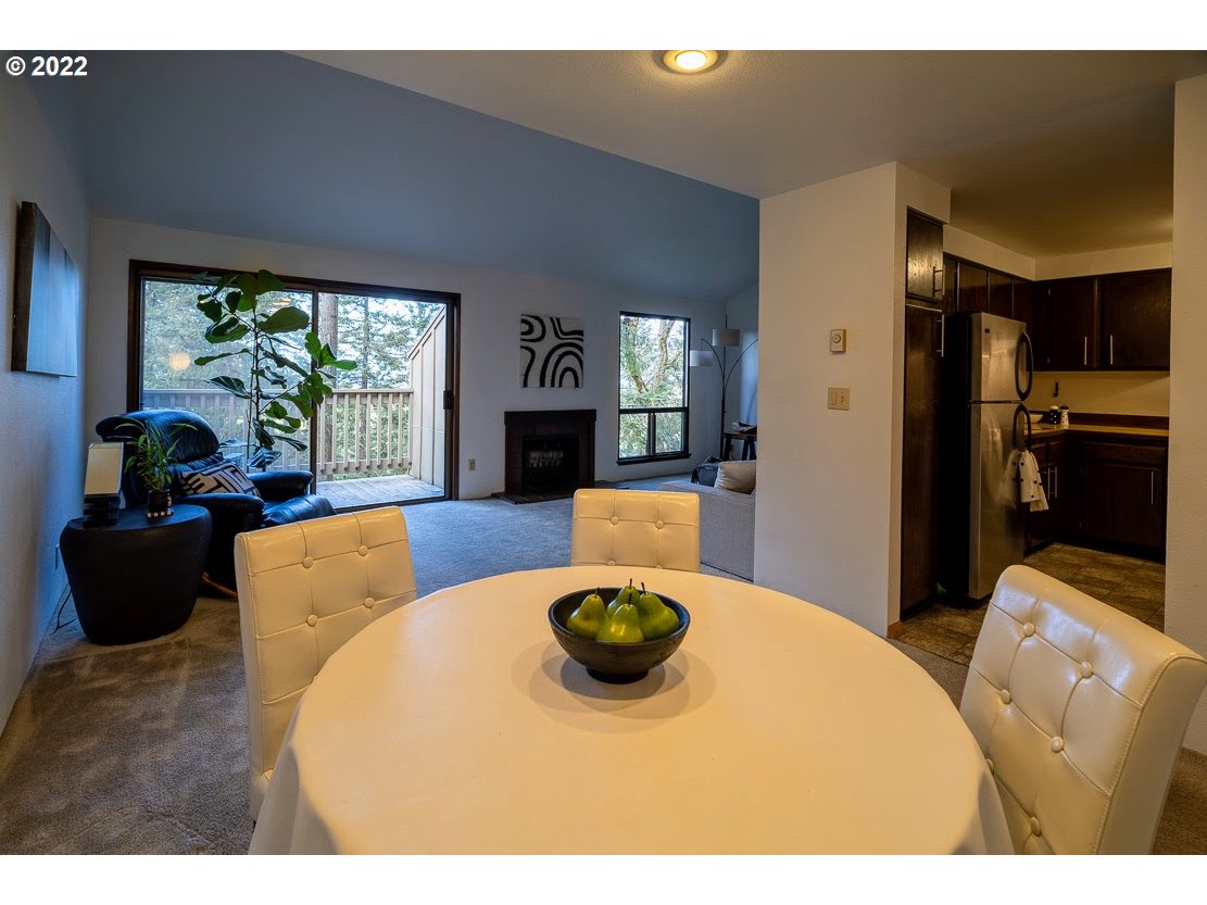 114 Treehill Loop Eugene, OR 97405 - Photo 10 of 28 Gallery Image 10