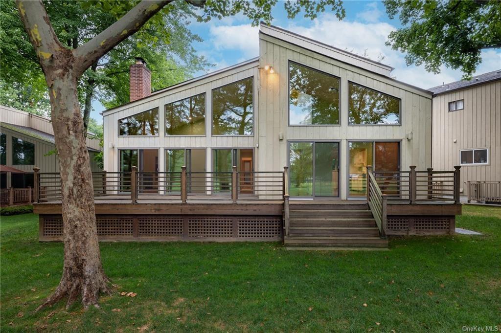 a view of a house with backyard and porch