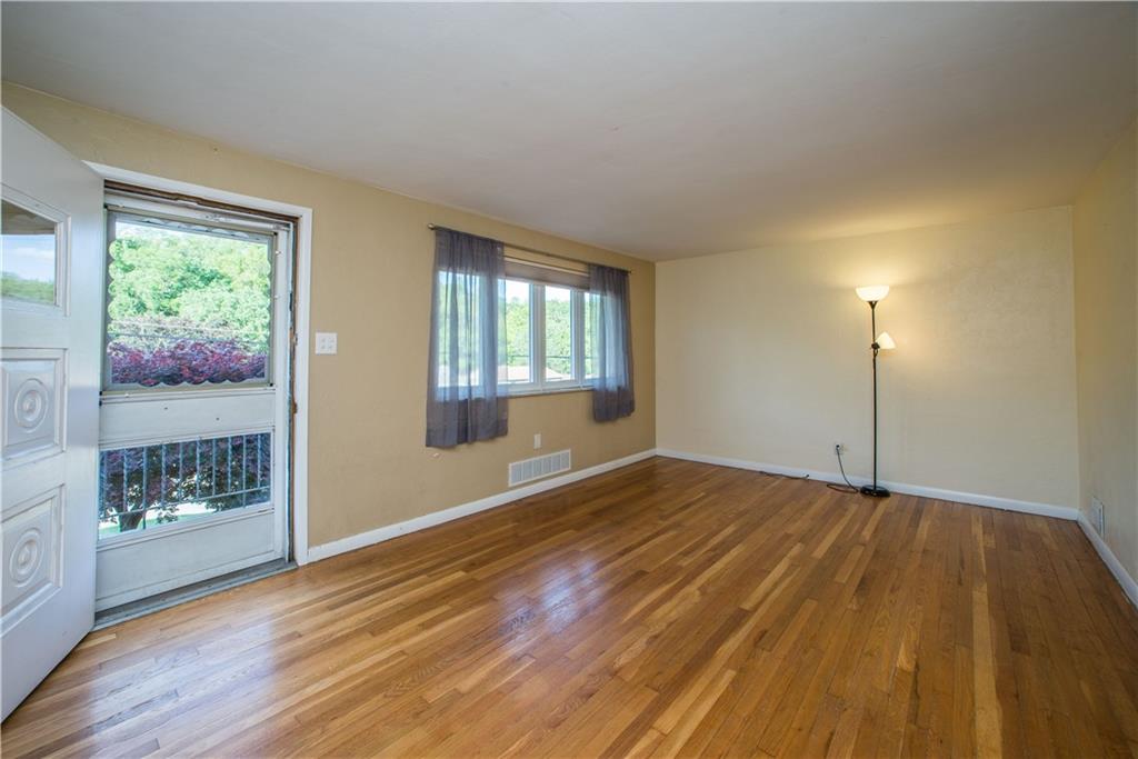 4974 Doyle Road Pittsburgh, PA 15227 - Photo 4 of 25 Gallery Image 4