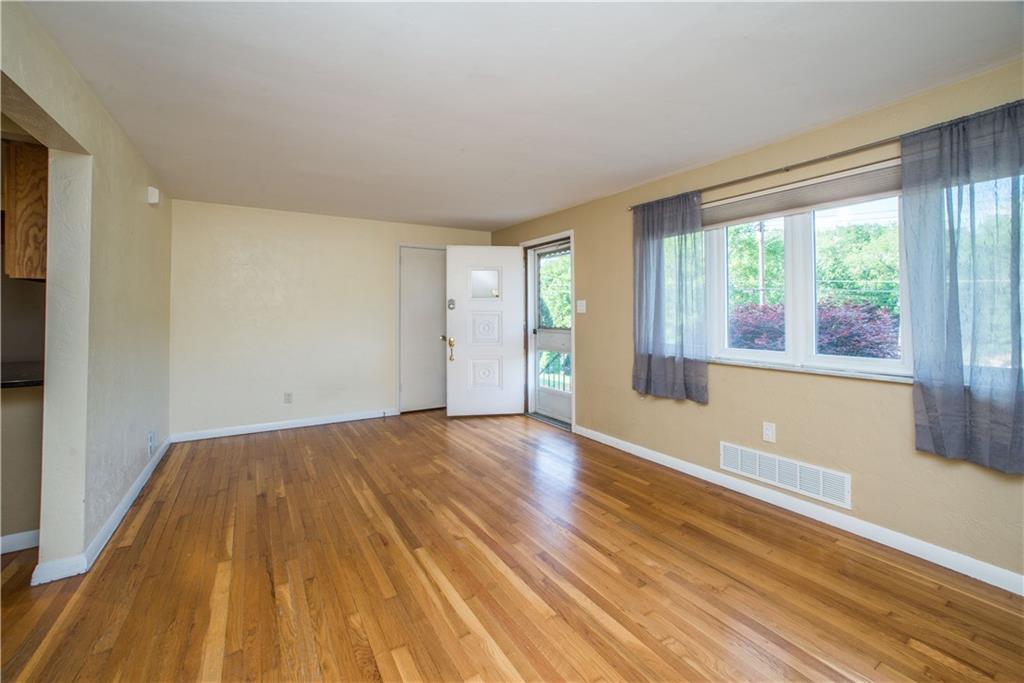 4974 Doyle Road Pittsburgh, PA 15227 - Photo 5 of 25 Gallery Image 5