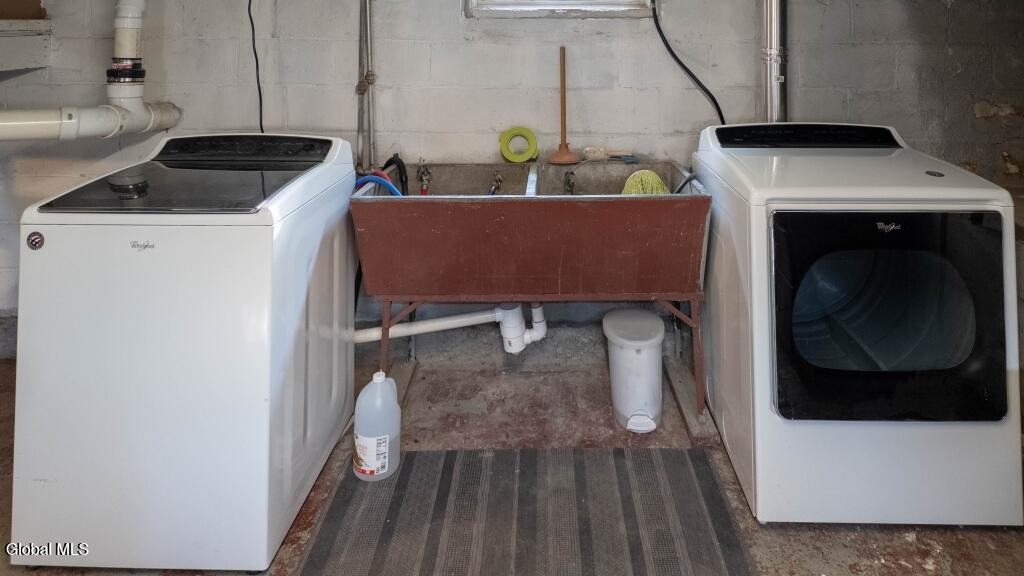 128 Putnam Road Schenectady, NY 12306 - Photo 25 of 44 25-Washer-Dryer