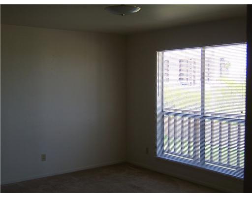 4502 Surfside Boulevard, Unit 7 Corpus Christi, TX 78402 - Photo 4 of 5 a view of an empty room and window