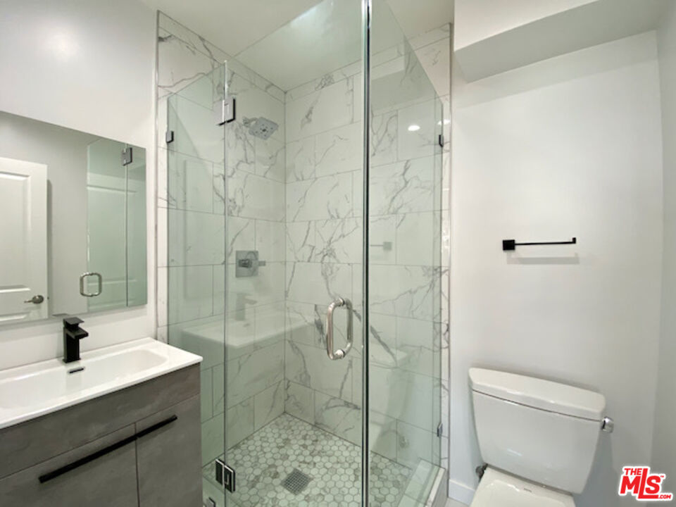 11700 Dorothy Street, Unit 2 Los Angeles, CA 90049 - Photo 21 of 31 a bathroom with a sink a toilet and shower