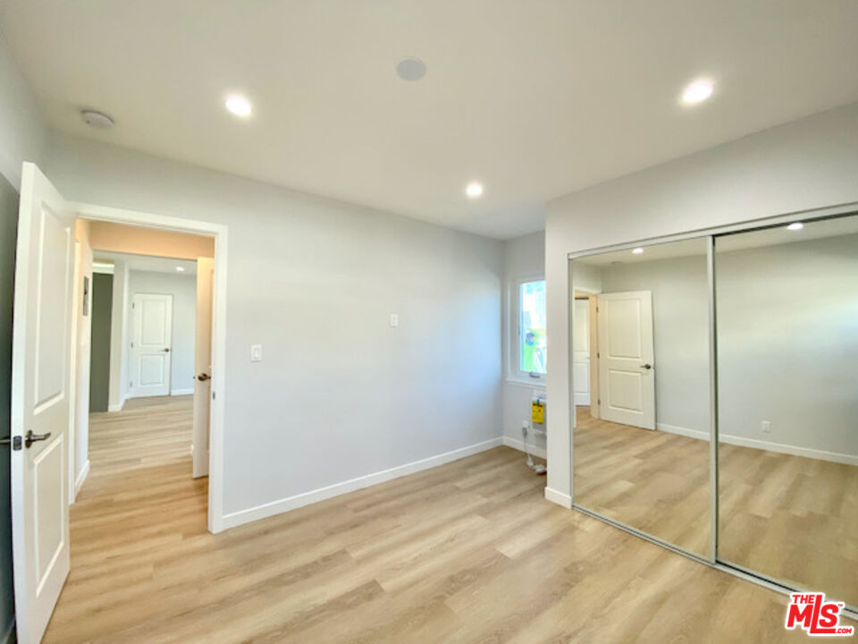 11700 Dorothy Street, Unit 2 Los Angeles, CA 90049 - Photo 23 of 31 a view of an empty room