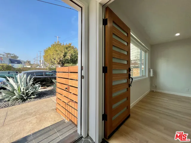 a view of entryway and balcony