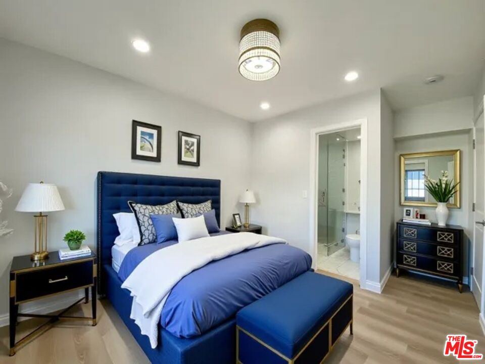 11700 Dorothy Street, Unit 2 Los Angeles, CA 90049 - Photo 8 of 31 a bedroom with a bed and a lamp