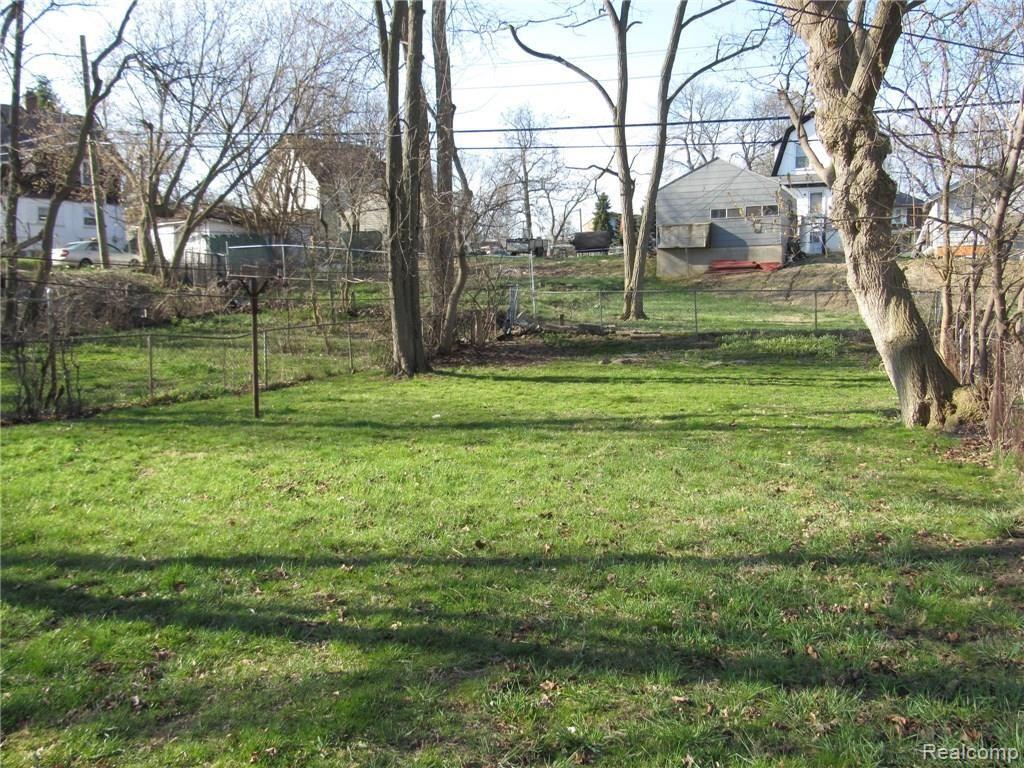 154 East Rundell Street Pontiac, MI 48342 - Photo 7 of 33 154 E RUNDELL PONTIAC (12).JPG