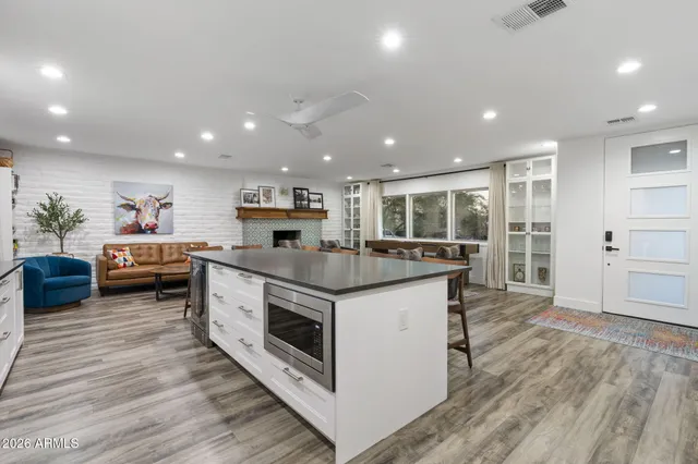 $950,000 | 2034 East Glendale Avenue, Phoenix, AZ 85020