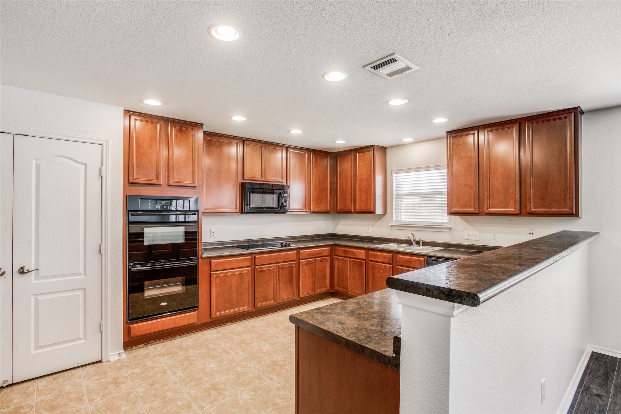 2017 Sydnee Drive Leander, TX 78641 - Photo 9 of 24