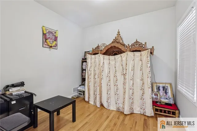 a view of a back yard