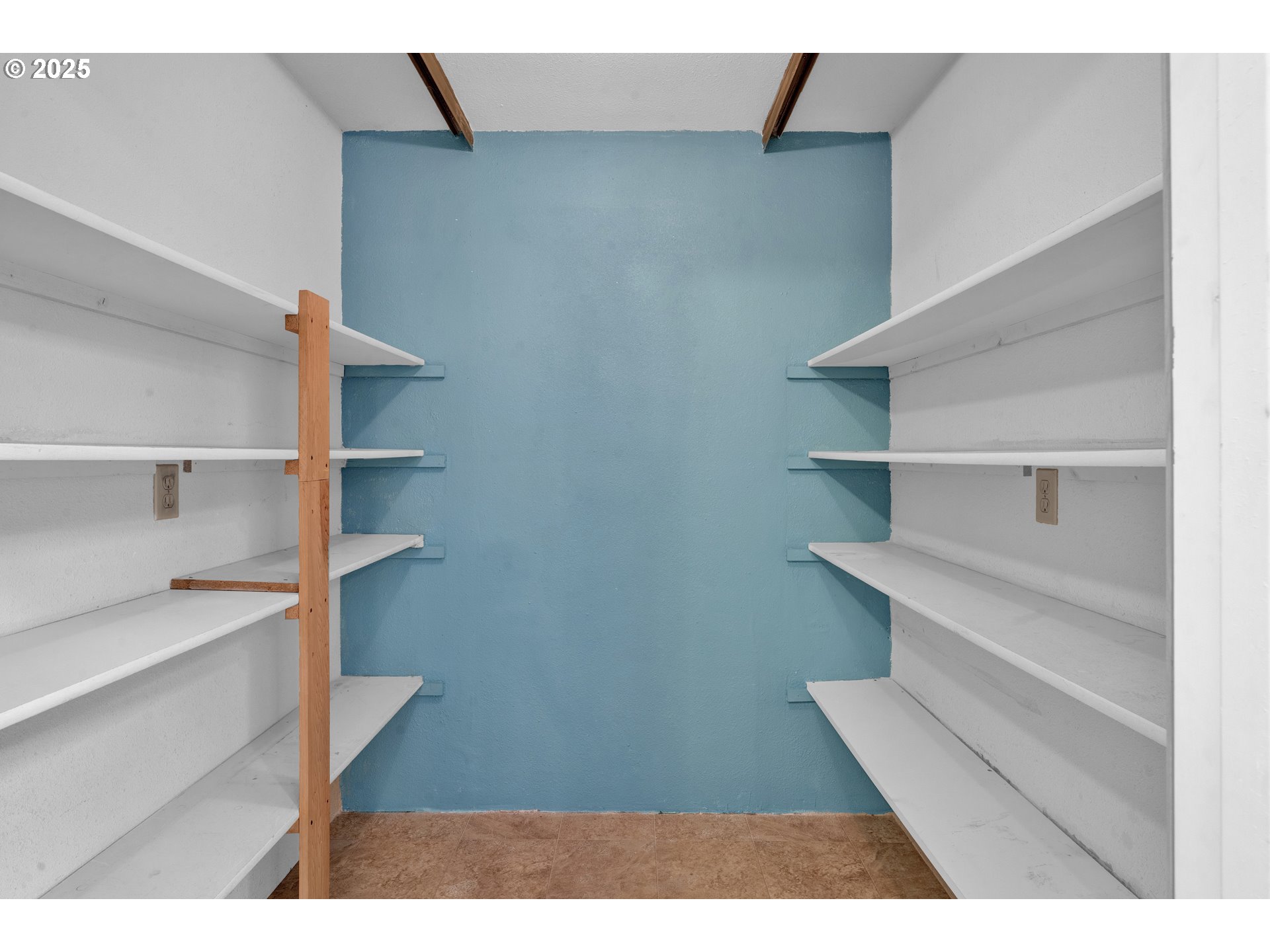 11406 East Mapleton Road Mapleton, OR 97453 - Photo 5 of 22 a view of entryway with stairs