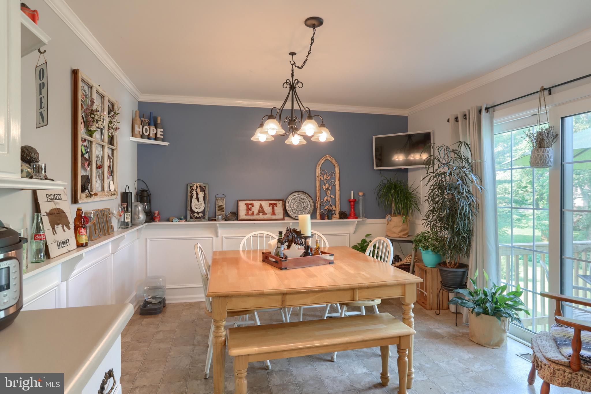 406 Calyn Drive Reading, PA 19607 - Photo 8 of 40 View of Dining Area