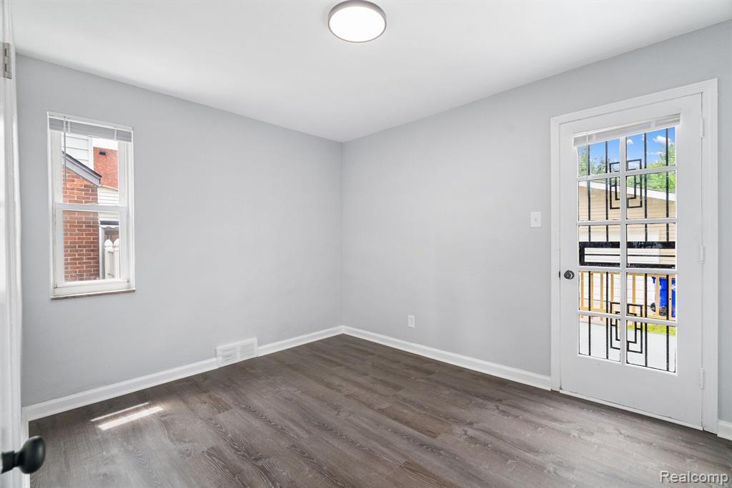 10707 Balfour Road Detroit, MI 48224 - Photo 18 of 36