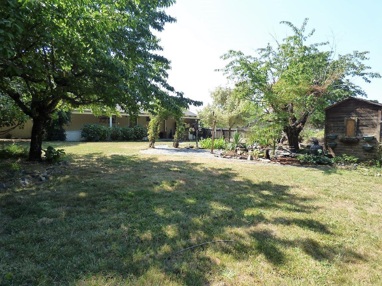 822 West Harbeck Road Grants Pass, OR 97527 - Photo 10 of 40 Backyard Southern Oregon Homes