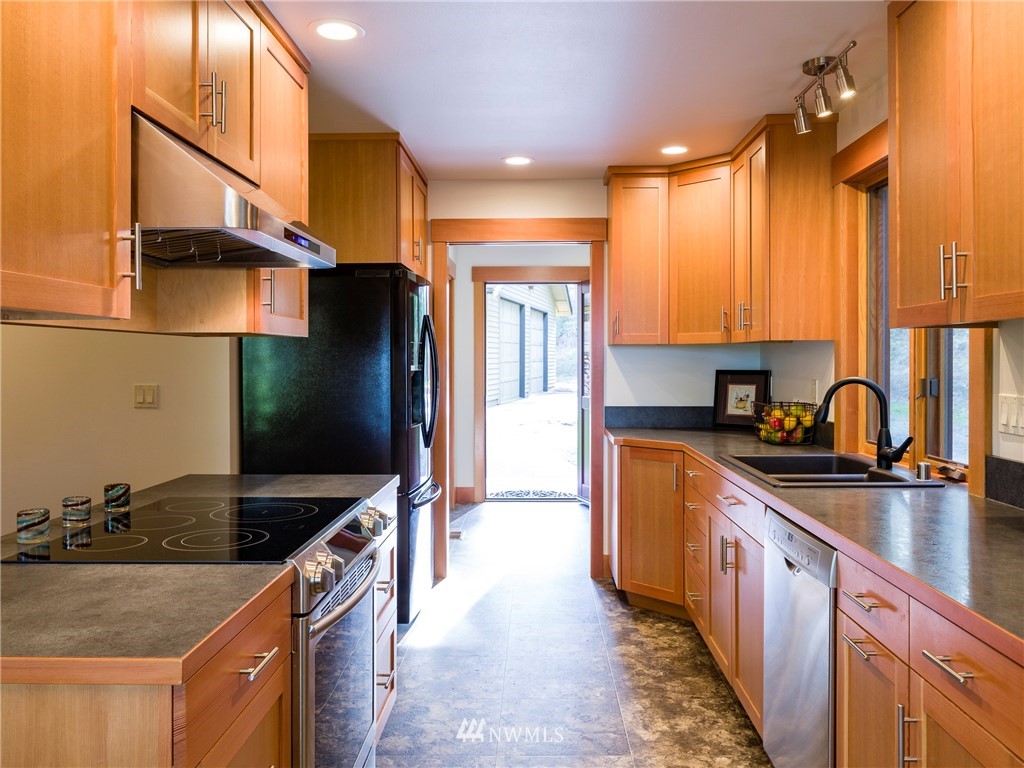 3738 Mud Bay Road Lopez Island, WA 98261 - Photo 6 of 24 Gallery Image 6
