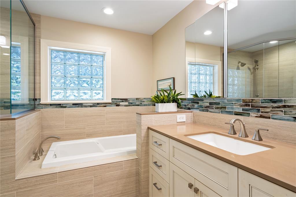 606 Owl Way Sarasota, FL 34236 - Photo 21 of 35 a bathroom with a granite countertop tub sink and mirror