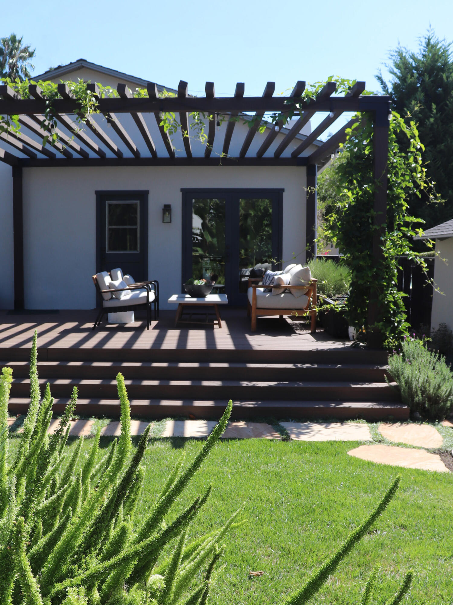 1111 East Ortega Street Santa Barbara, CA 93103 - Photo 3 of 17 a front view of a house with garden