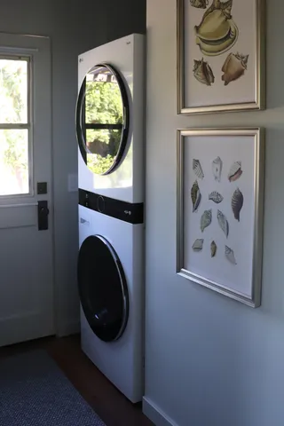 a close up view of a washer and dryer