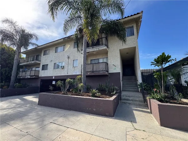 $2,000 | 635 West 15th Street, Unit 2, San Pedro, CA 90731