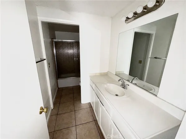 $2,000 | 635 West 15th Street, Unit 2, San Pedro, CA 90731