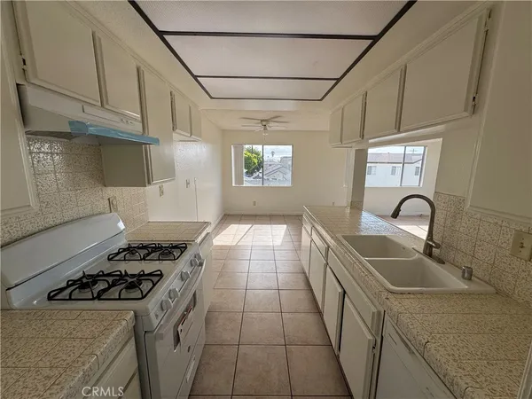 $2,000 | 635 West 15th Street, Unit 2, San Pedro, CA 90731