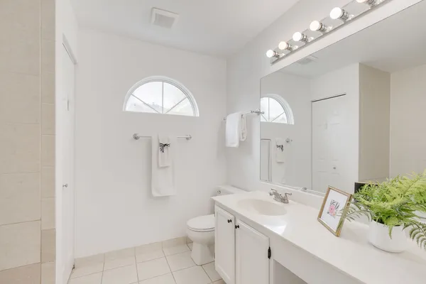 $279,900 | 250 Wellington Circle, Gurnee, IL 60031