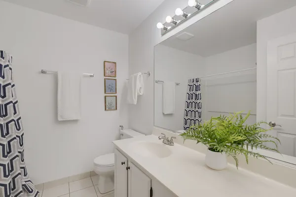 $279,900 | 250 Wellington Circle, Gurnee, IL 60031