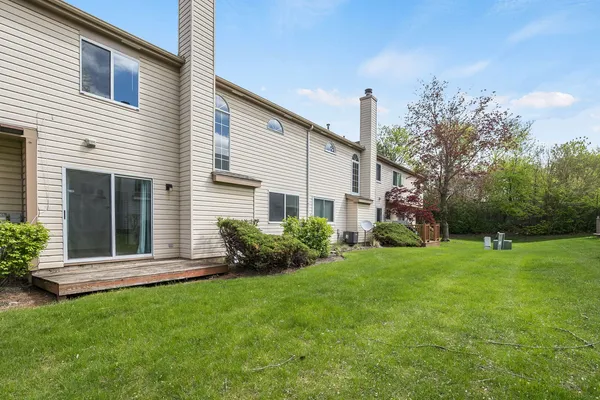 $279,900 | 250 Wellington Circle, Gurnee, IL 60031
