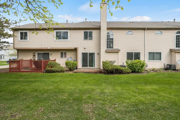 $279,900 | 250 Wellington Circle, Gurnee, IL 60031