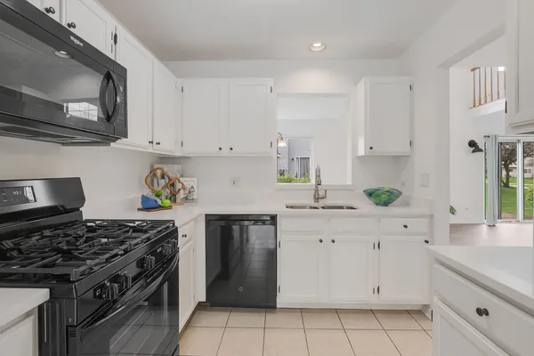 $279,900 | 250 Wellington Circle, Gurnee, IL 60031