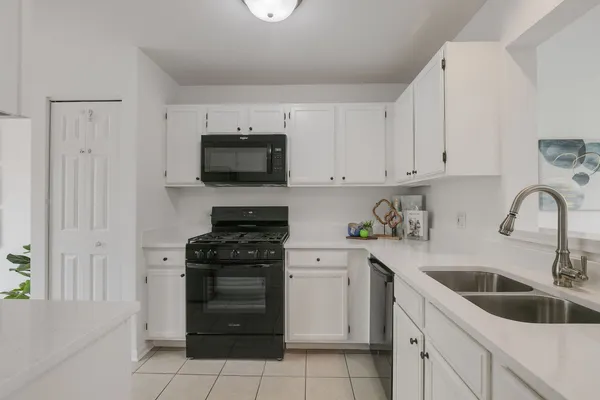 $279,900 | 250 Wellington Circle, Gurnee, IL 60031