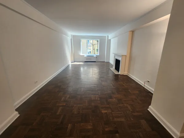 $8,275 | 40 Central Park South, Unit 5F | Central Park South