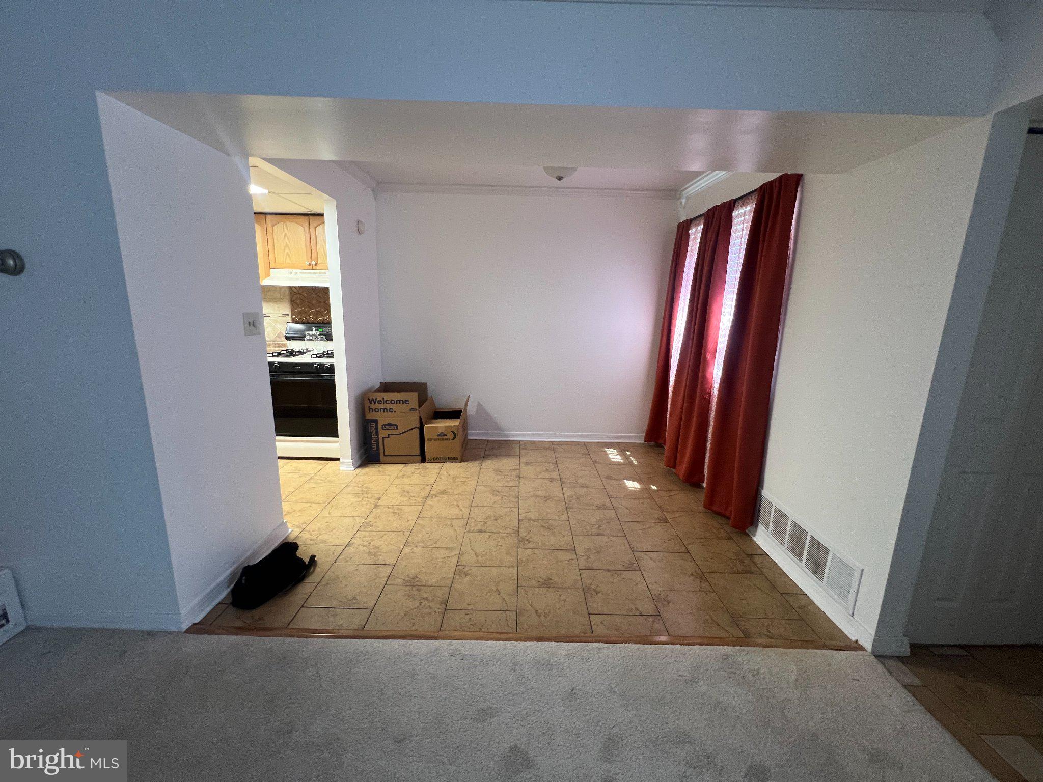 2904 State Hill Road, Unit F9 Reading, PA 19610 - Photo 6 of 30 Spacious room with warm sunlight.