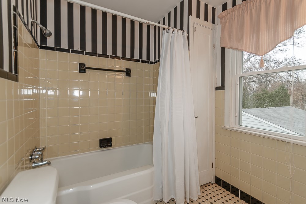 1555 Edgefield Road Lyndhurst, OH 44124 - Photo 14 of 25